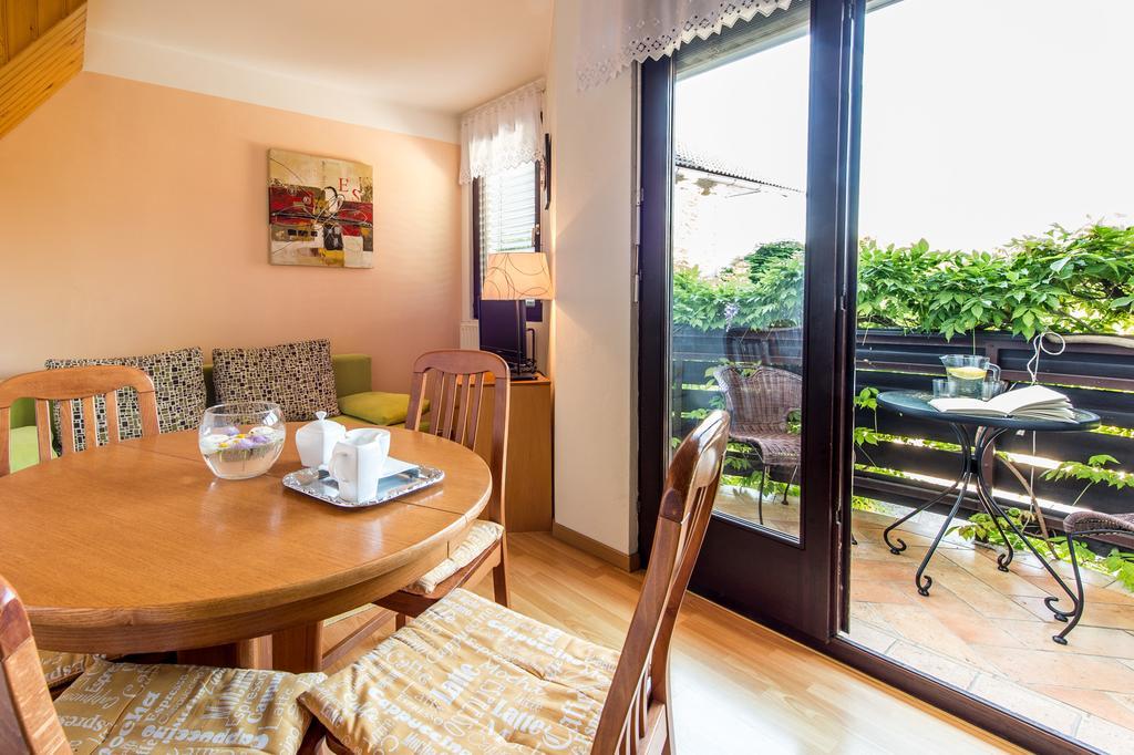 Apartments Jaka โดเลนิสเก ทอปลิตเซ ภายนอก รูปภาพ